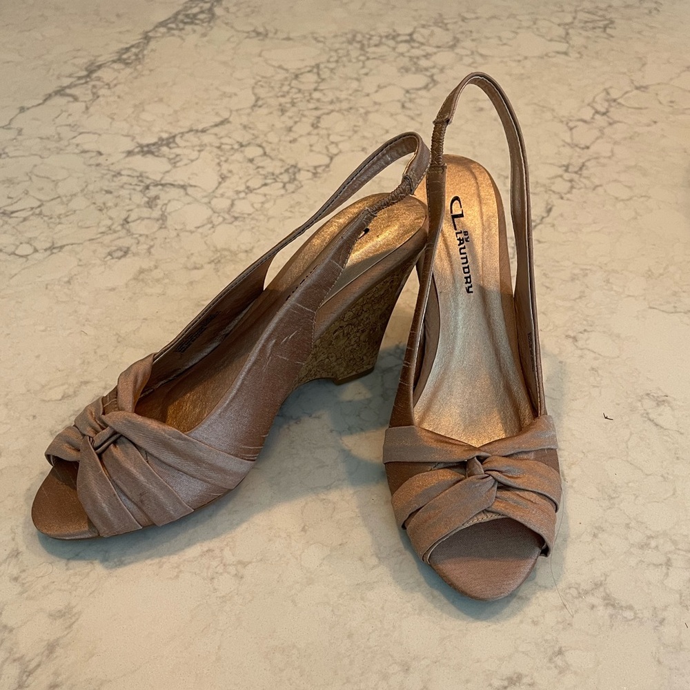 Silk wedge knotted shoes in VGUC